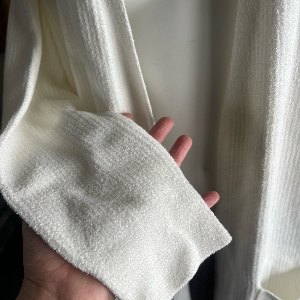 Reformation Barefoot Dreams Robe - Picture 3 of 6